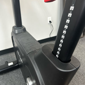 Life Fitness Club Series+ Upright Bike - Black — [Display Model]